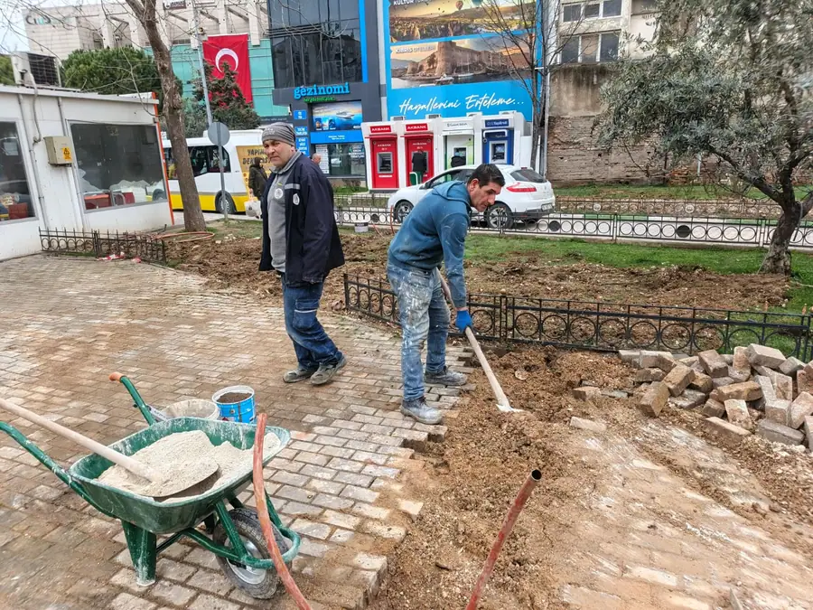 Gemlik Çarşı Meydanı'nda Düzenleme 1 Gemlik Çarşı Meydanı'nda Düzenleme 1