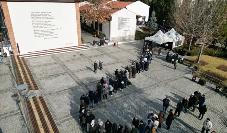 MUKADDES-EMANETLERE-1-5-MILYON-ZIYARETCI-1-