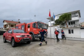 Başkan Dr. Cemil Tugay, ESİAD’da İzmir’in Geleceğini Anlattı 2 thumbnail