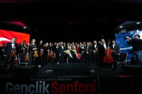 Büyükşehir’in Gençlik Senfoni Orkestrası İlk Konserinde Devleşti (9)
