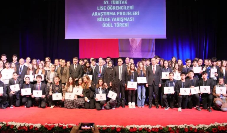 TÜBİTAK 57. Lise Öğrencileri Araştırma Projeleri Yarışması'nın İzmir Bölge Etabı Tamamlandı 6 Haber Görseli