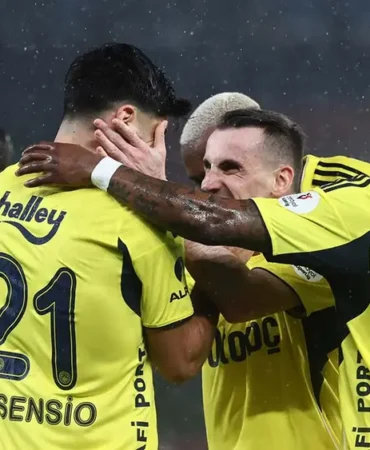 Fenerbahçe, Trabzonspor'u 3-2 Mağlup Etti 15 fenerbahce-trabzonspor