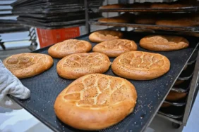 Büyükşehir Halk Ekmek Büfelerinde Ramazan Pidesi 20 TL  (5)