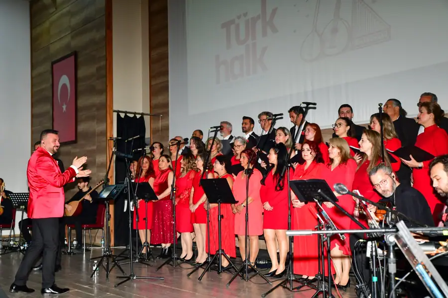 Manisa'da "Aşkın Ezgileri" Konserleri Dört İlçede Sahne Aldı 2 Manisa'da "Aşkın Ezgileri" Konserleri Dört İlçede Sahne Aldı 2
