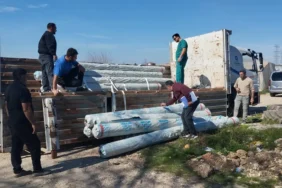Hortumdan zarar gören üreticilere sera naylonu dağıtıldı (3)