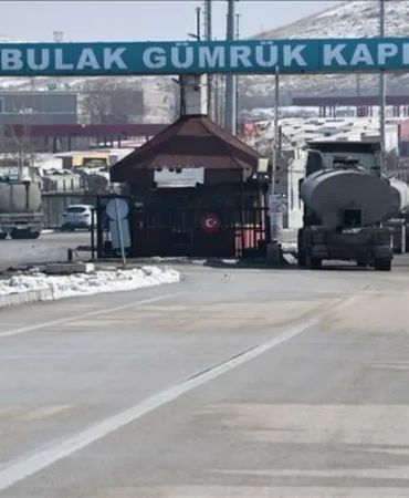 Türkiye - İran Sınır Kapılarında Durum Nasıl? Bakanlık Açıkladı: Ticari Geçişler Kontrollü Sürüyor 4 Haber Görseli