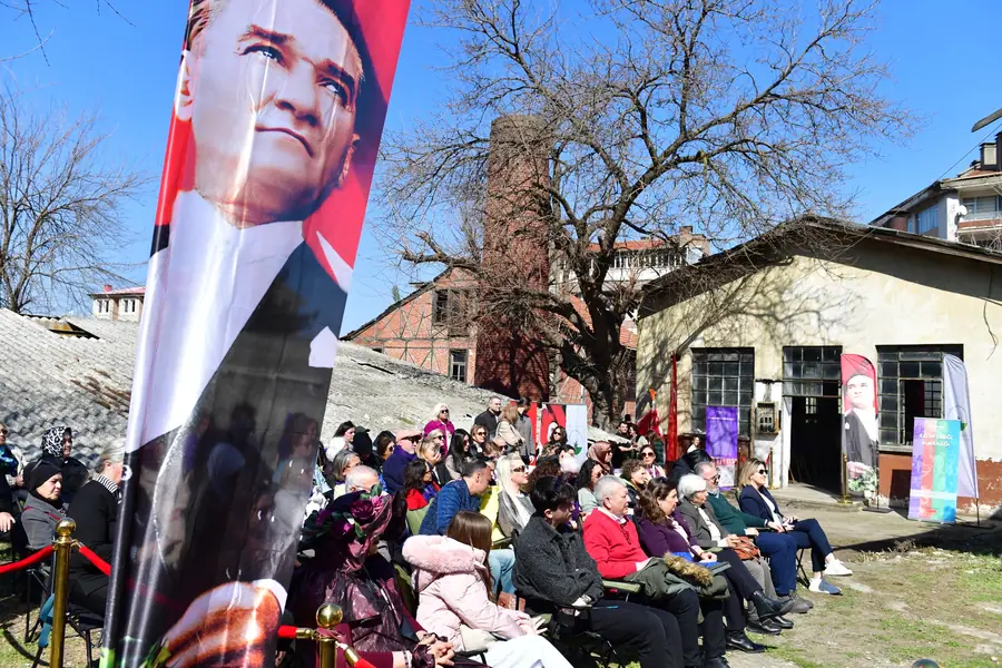 8 Mart'ta Tarihi Fabrikada Kadın Emeği 1