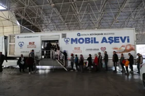Mobil Aşevi iftar öncesi vatandaşlarla buluşuyor (1)