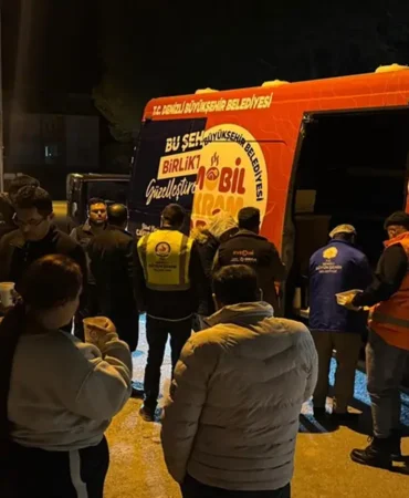 Denizli Büyükşehir'in İkram Araçları Deprem Bölgesinde 3 denizli deprem sahur 2