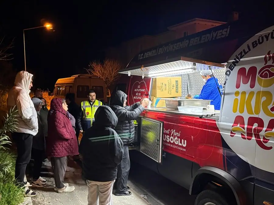 Denizli Büyükşehir'in İkram Araçları Deprem Bölgesinde 1 Denizli Büyükşehir'in İkram Araçları Deprem Bölgesinde 1