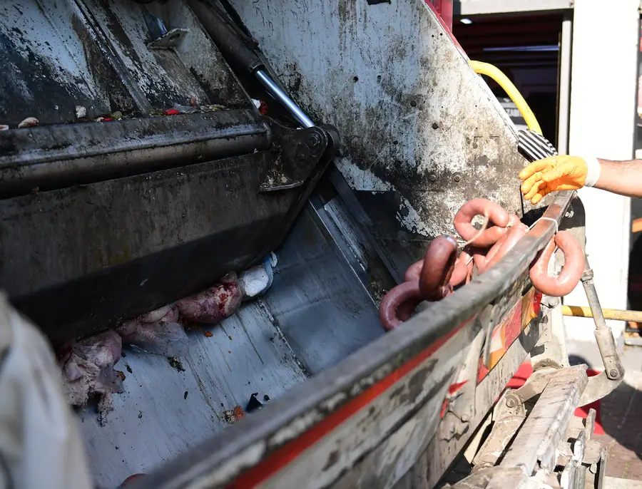 Osmangazi'de 700 Kilogram Bozuk Sucuk İmha Edildi 1