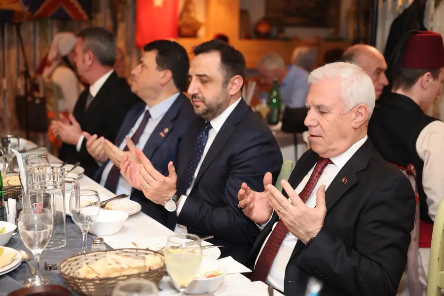 Bursa Büyükşehir'den Saraybosna'da İftar 2 Bursa Büyükşehir'den Saraybosna'da İftar 2
