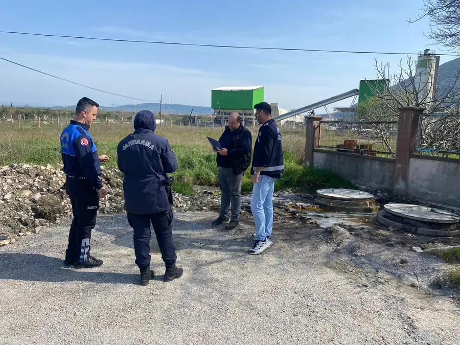 Manisa'da Akarsuya Usulsüz Atık Boşaltan İşletmeye Yasal İşlem 1 Manisa'da Akarsuya Usulsüz Atık Boşaltan İşletmeye Yasal İşlem 1