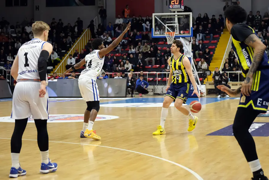 Fenerbahçe Beko, Büyükçekmece'yi Son Çeyrekte Geçti: 85-91 2 Fenerbahçe Beko, Büyükçekmece'yi Son Çeyrekte Geçti: 85-91 2