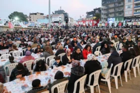Alaşehirliler Büyükşehir’in İftar Sofrasında Buluştu (10)