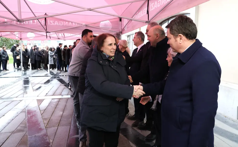 Osmangazi Belediye Başkanı Aydın, Personeliyle Bayramlaştı 1 Osmangazi Belediye Başkanı Aydın, Personeliyle Bayramlaştı 1