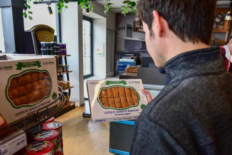 BESAŞ'ın El Açması Baklavasına Bayram Öncesi Yoğun İlgi 1 BESAŞ'ın El Açması Baklavasına Bayram Öncesi Yoğun İlgi 1