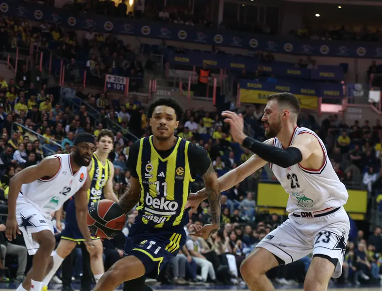 Fenerbahçe Beko, Milano'yu İkinci Yarıda Devirdi: 79-75 3