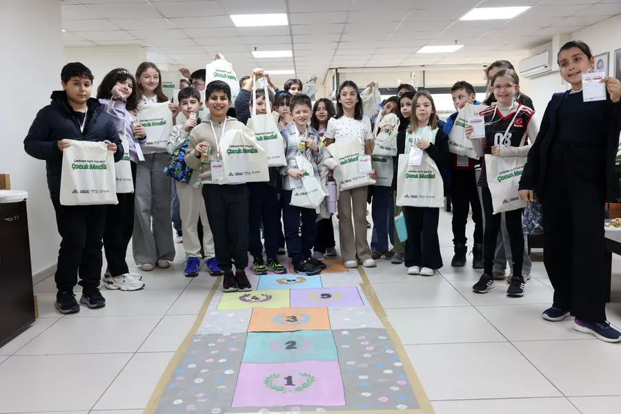 Çankaya Belediyesi 9-17 Yaş Arası Çocuklar İçin Meclis Kurdu 1 Çankaya Belediyesi 9-17 Yaş Arası Çocuklar İçin Meclis Kurdu 1