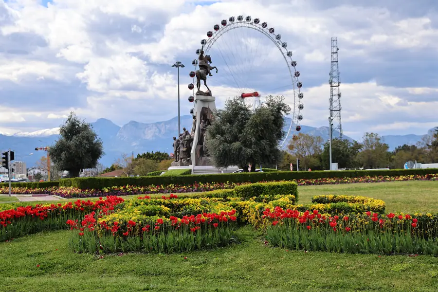 Antalya'da Laleler Açtı: Kavşaklar ve Parklar Rengarenk Oldu 1 Antalya'da Laleler Açtı: Kavşaklar ve Parklar Rengarenk Oldu 1
