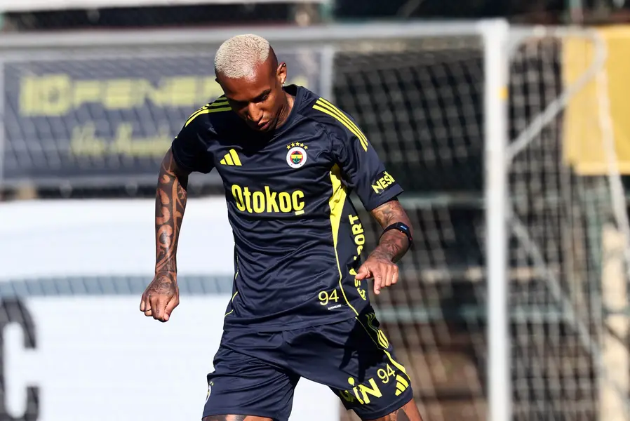 Saracoğlu'nda Derbi Gecesi: Fenerbahçe-Beşiktaş 2 Saracoğlu'nda Derbi Gecesi: Fenerbahçe-Beşiktaş 2