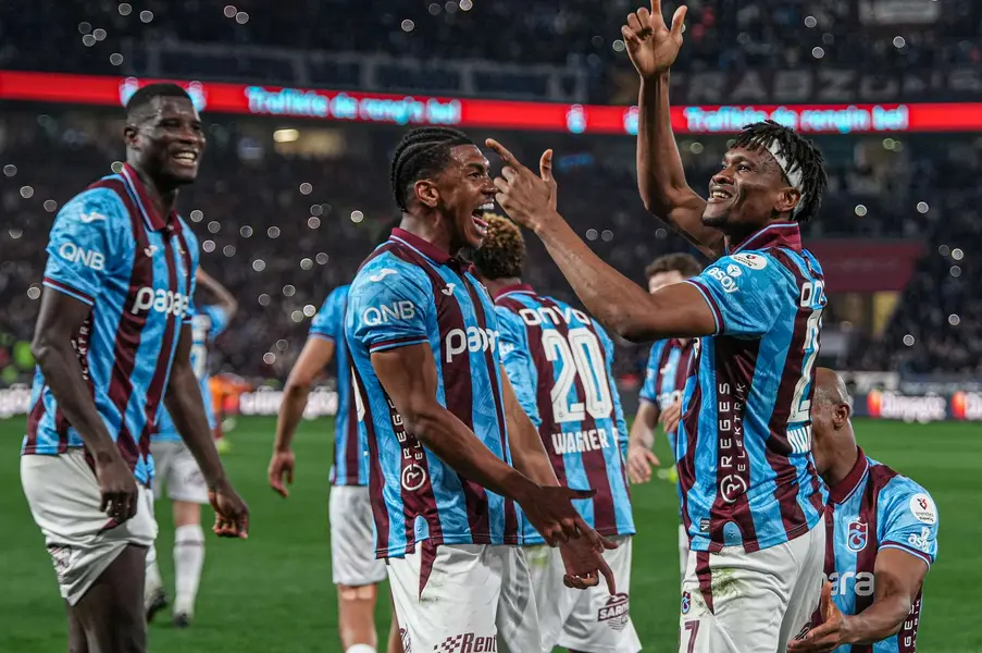 Trabzonspor, Lider Galatasaray'ı Papara Park'ta Devirdi 1 Trabzonspor, Lider Galatasaray'ı Papara Park'ta Devirdi 1