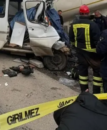 Burdur'da Minibüs ve Tır Çarpıştı: 7 Ölü, 3 Yaralı 5 Haber Görseli