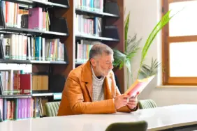 ALTINDAG-IN-71-YASINDAKI-KITAP-KURDU-2-