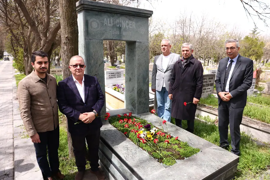 Ankara’nın Efsane Başkanı Ali Dinçer Mezarı Başında Anıldı 1 Ankara’nın Efsane Başkanı Ali Dinçer Mezarı Başında Anıldı 1