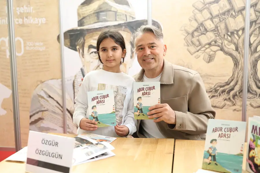 Özgür Özgülgün, Bursa Kitap Fuarı'nda Çocuklarla Buluştu 1 Özgür Özgülgün, Bursa Kitap Fuarı'nda Çocuklarla Buluştu 1