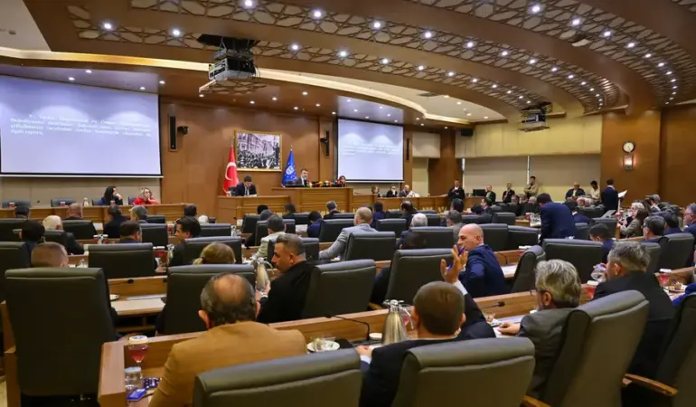 Bursa Büyükşehir Meclisi'nde Faaliyet Raporu Kabul Edildi, Bursaspor Şampiyonluğu Kutlandı 1 bursa meclis 2