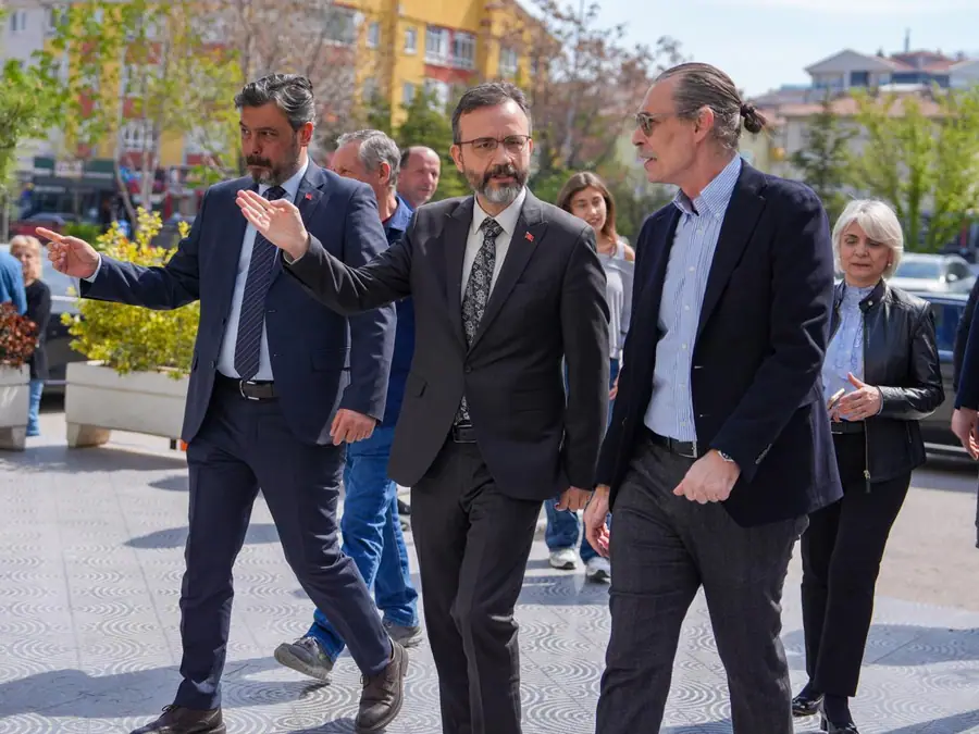 Etimesgut Belediye Başkanı Halk Eğitim Merkezi'ni Ziyaret Etti 1 Etimesgut Belediye Başkanı Halk Eğitim Merkezi'ni Ziyaret Etti 1