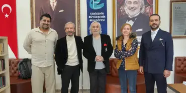 MÜJDAT GEZEN ESKİŞEHİR’DE ADININ VERİLDİĞİ SAHNEYİ ZİYARET ETTİ  (4)