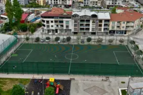 Gemlik’te Halı Sahalar Yenilendi (1)