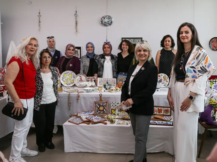 Güzelkent etiSEM'de Yıl Sonu Sergisi Açıldı 1 Güzelkent etiSEM'de Yıl Sonu Sergisi Açıldı 1