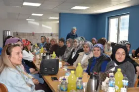 Kahramankazan'da Engelsiz Yaşam Merkezi Kursiyerlerinin Annelerine Özel Program 9 ÖZEL BİREYLERİN ANNELERİNE ANLAMLI KUTLAMA (3)