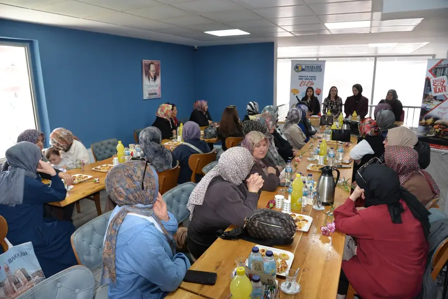 Kahramankazan'da Engelsiz Yaşam Merkezi Kursiyerlerinin Annelerine Özel Program 1 Kahramankazan'da Engelsiz Yaşam Merkezi Kursiyerlerinin Annelerine Özel Program 1