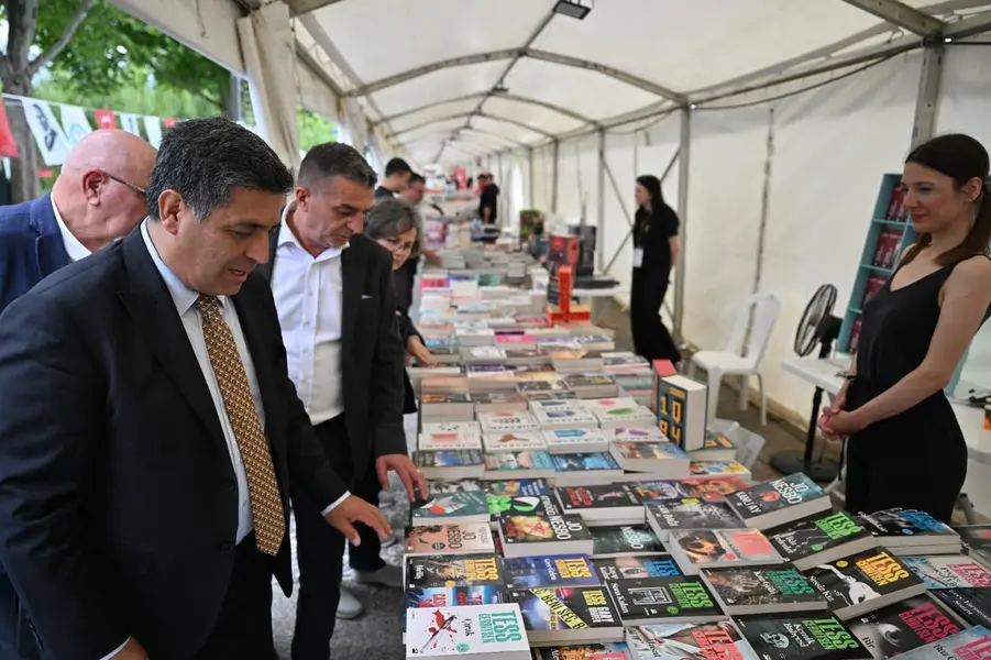 9. Manisa Kitap Fuarı Atatürk Kent Parkı'nda Kapılarını Açtı 1 9. Manisa Kitap Fuarı Atatürk Kent Parkı'nda Kapılarını Açtı 1