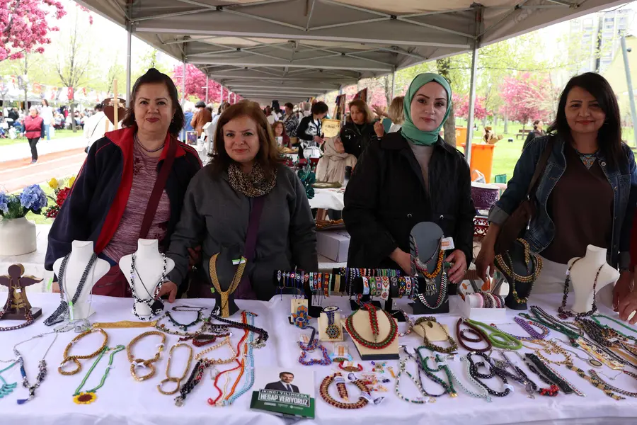 Çankaya Evleri Kursiyerleri Yılsonu Sergisini Zafer Park'ta Açtı 1 Çankaya Evleri Kursiyerleri Yılsonu Sergisini Zafer Park'ta Açtı 1