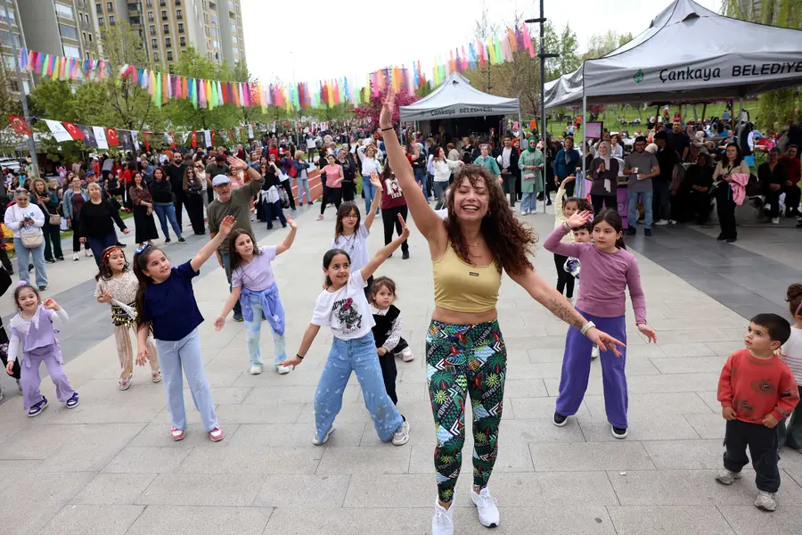 Çankaya Evleri Kursiyerleri Yılsonu Sergisini Zafer Park'ta Açtı 2 Çankaya Evleri Kursiyerleri Yılsonu Sergisini Zafer Park'ta Açtı 2