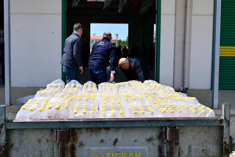 Manisa'da Kiraz Üreticilerine 160 Bin Şişe Elma Sirkesi Dağıtımı Başladı 1