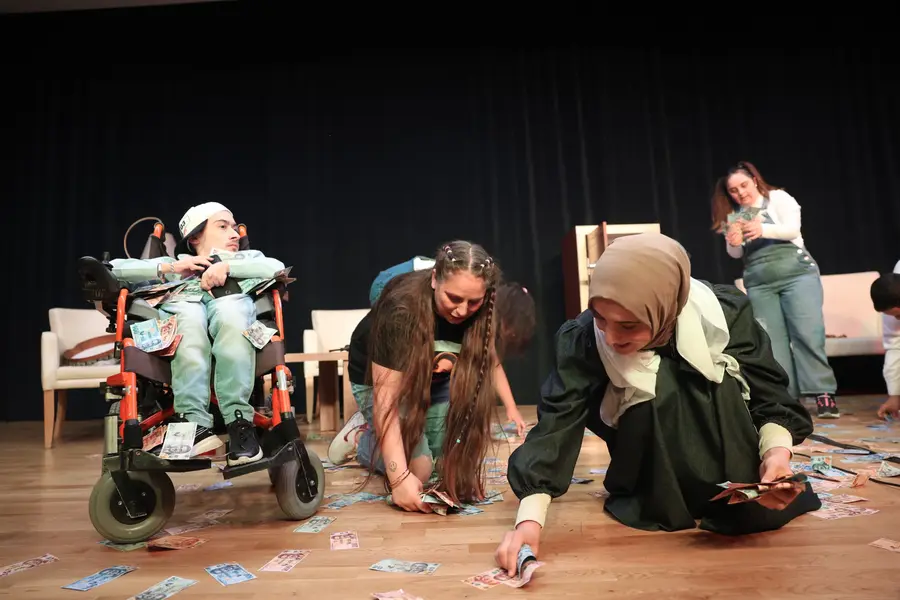Osmangazi'de "Miras Değil Mübarek 2" Sahnelendi 1 Osmangazi'de "Miras Değil Mübarek 2" Sahnelendi 1