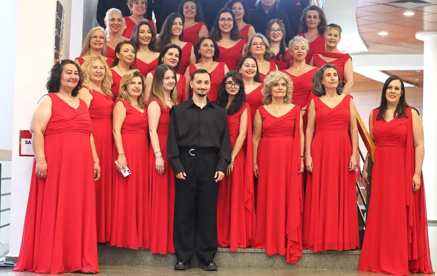 İzmir'de Çoksesli Korolar Festivali Başladı 2 İzmir'de Çoksesli Korolar Festivali Başladı 2