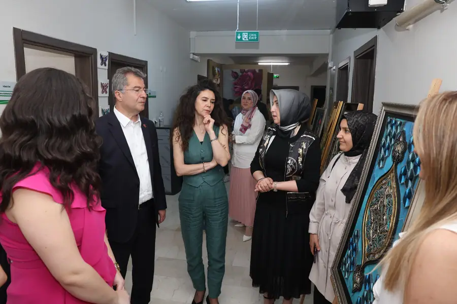 Osmangazi'de OSMEK Kursiyerlerinin Yıl Sonu Sergisi Açıldı 1 Osmangazi'de OSMEK Kursiyerlerinin Yıl Sonu Sergisi Açıldı 1