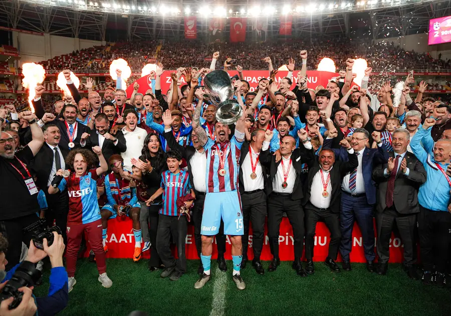 Trabzonspor, Ziraat Türkiye Kupası'nı 10. Kez Müzesine Taşıdı 1 Trabzonspor, Ziraat Türkiye Kupası'nı 10. Kez Müzesine Taşıdı 1