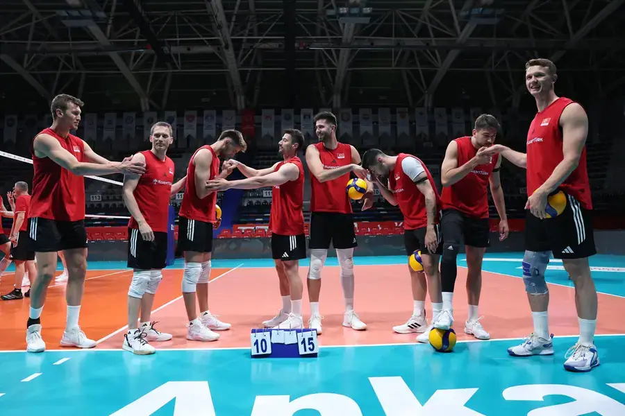 TVF Başkanı Üstündağ, Milli Erkek Voleybol Takımı'nı Kampta Ziyaret Etti 2 TVF Başkanı Üstündağ, Milli Erkek Voleybol Takımı'nı Kampta Ziyaret Etti 2