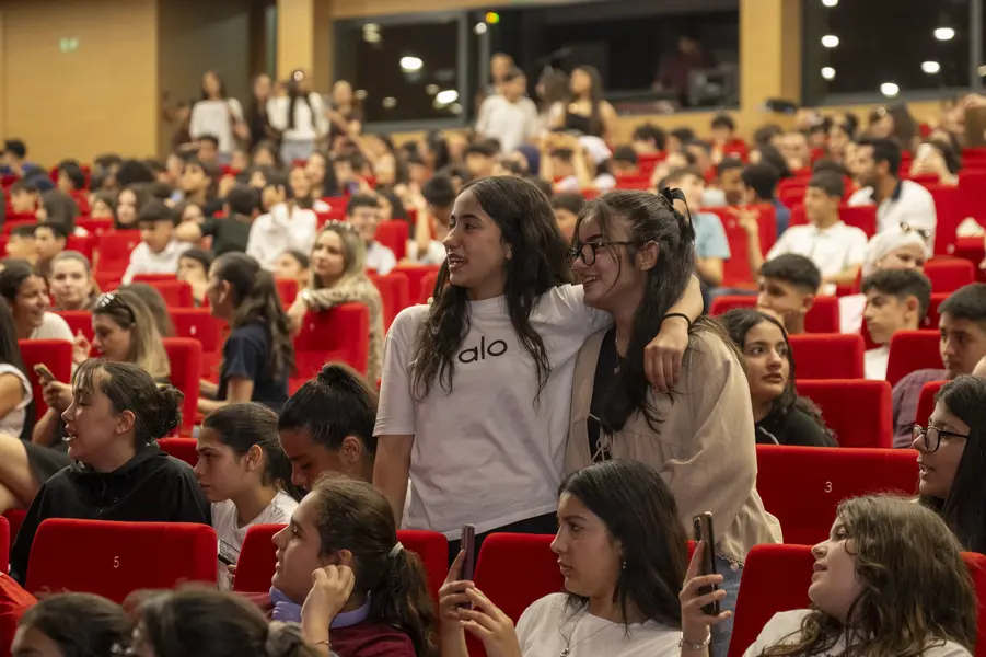 Mersin Büyükşehir'den LGS Öğrencilerine Motivasyon Konseri 1 Mersin Büyükşehir'den LGS Öğrencilerine Motivasyon Konseri 1