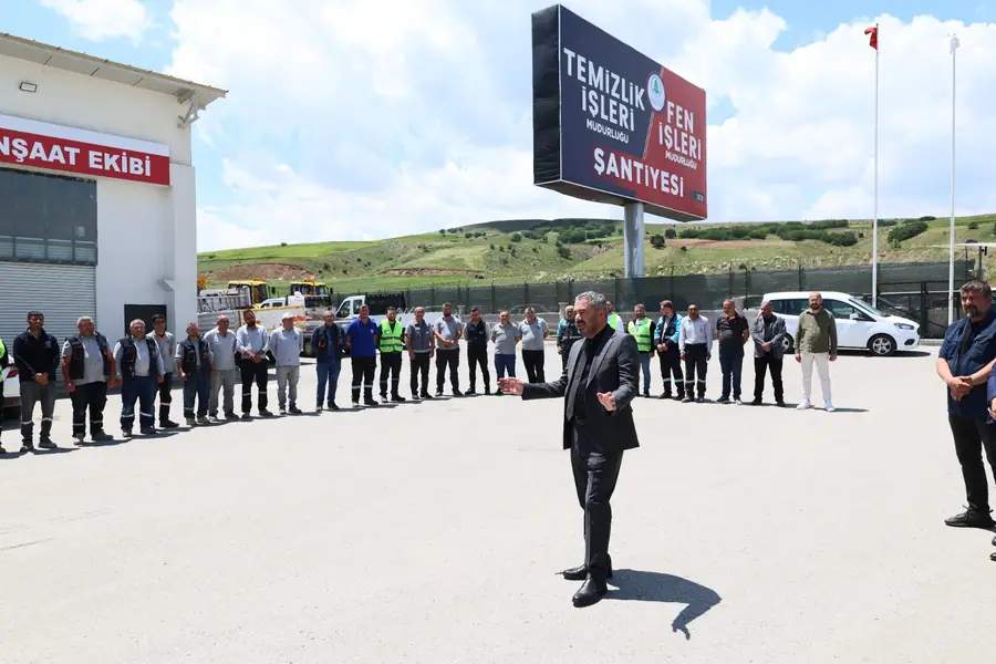 Başkan Çetin Belediye Ailesiyle Bayram Sevincini Paylaştı 1 Başkan Çetin Belediye Ailesiyle Bayram Sevincini Paylaştı 1