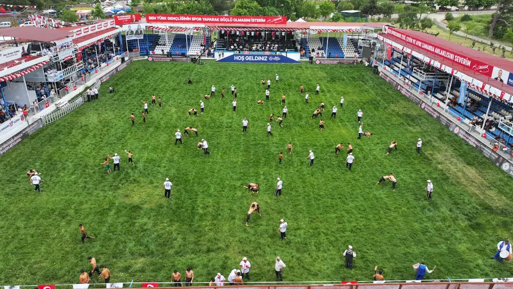Manisa’da Güreş Heyecanı Başladı: Yuntdağı Er Meydanı Pehlivanları Ağırlıyor 2 Manisa’da Güreş Heyecanı Başladı: Yuntdağı Er Meydanı Pehlivanları Ağırlıyor 2