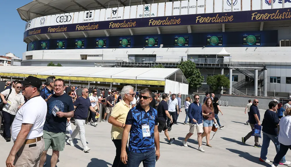 Fenerbahçe'de Olağanüstü Genel Kurul'un İkinci Gününde Oy Kullanma Başladı 2